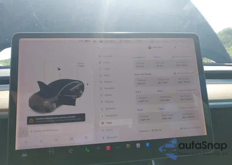 2019 Tesla Model 3 Long Range/Performance z USA, uszkodzony, nr VIN 5YJ3E1EBXKF212018